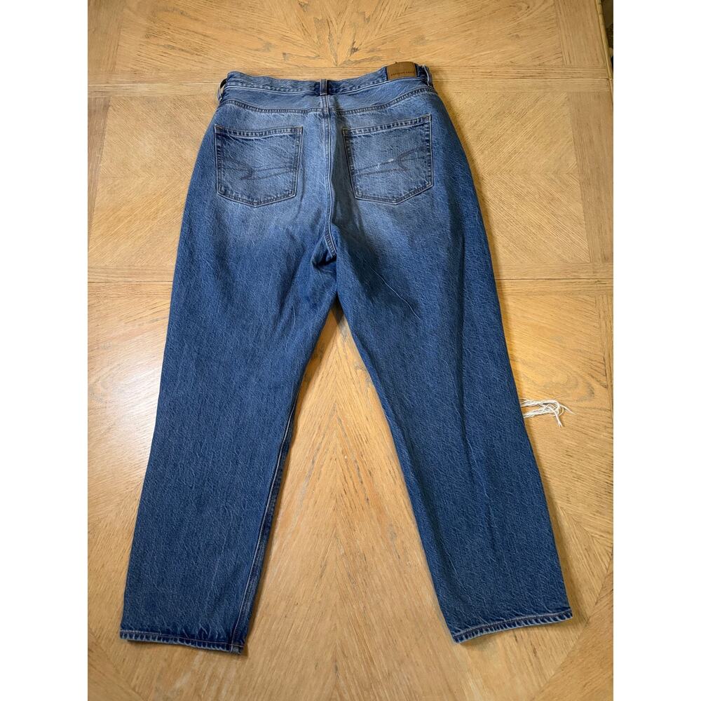 American Eagle distressed highest rise mom Jean size 10 short - Picture 7 of 8
